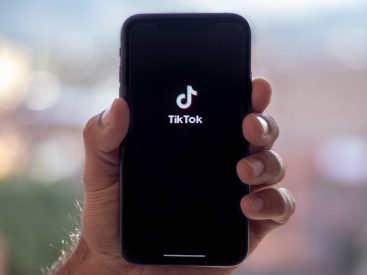 Does the Apple Vision Pro Have Find My Support? A Deep Dive